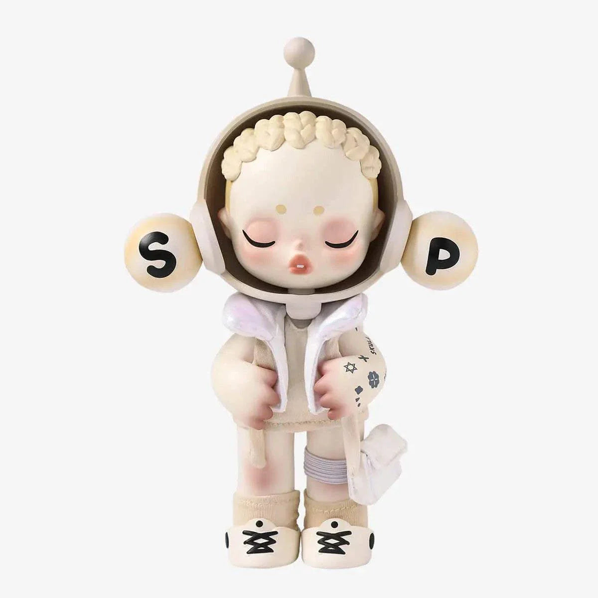SKULLPANDA OOTD Light Chaser designer figurine made of ABS/PVC, 7.4 inches tall with closed eyes and distinctive headgear.